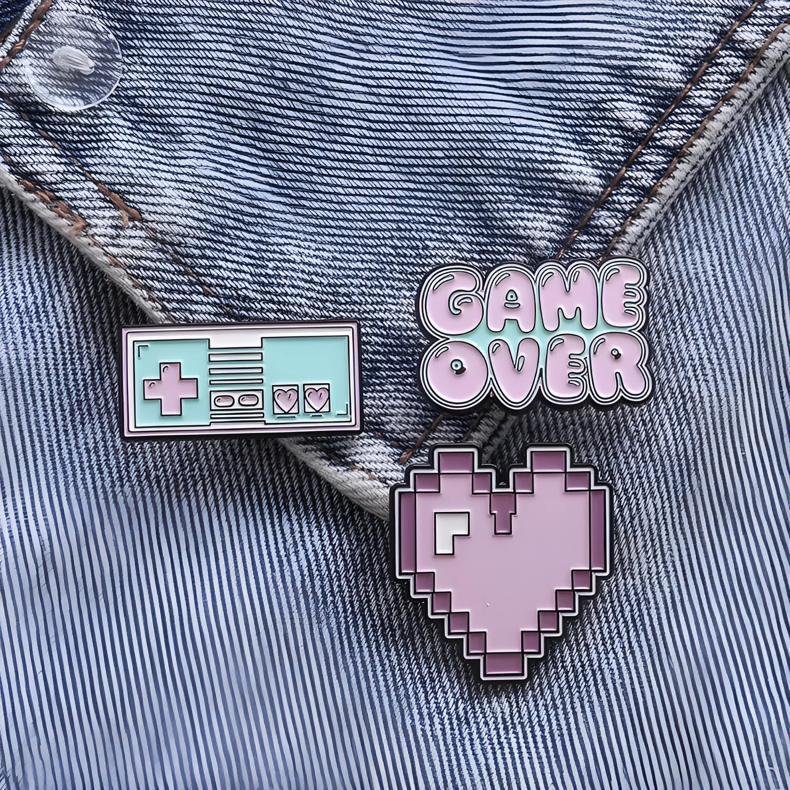 Stereo game console badge made from alloy, shown in one of three colour options with independent OPP packaging.