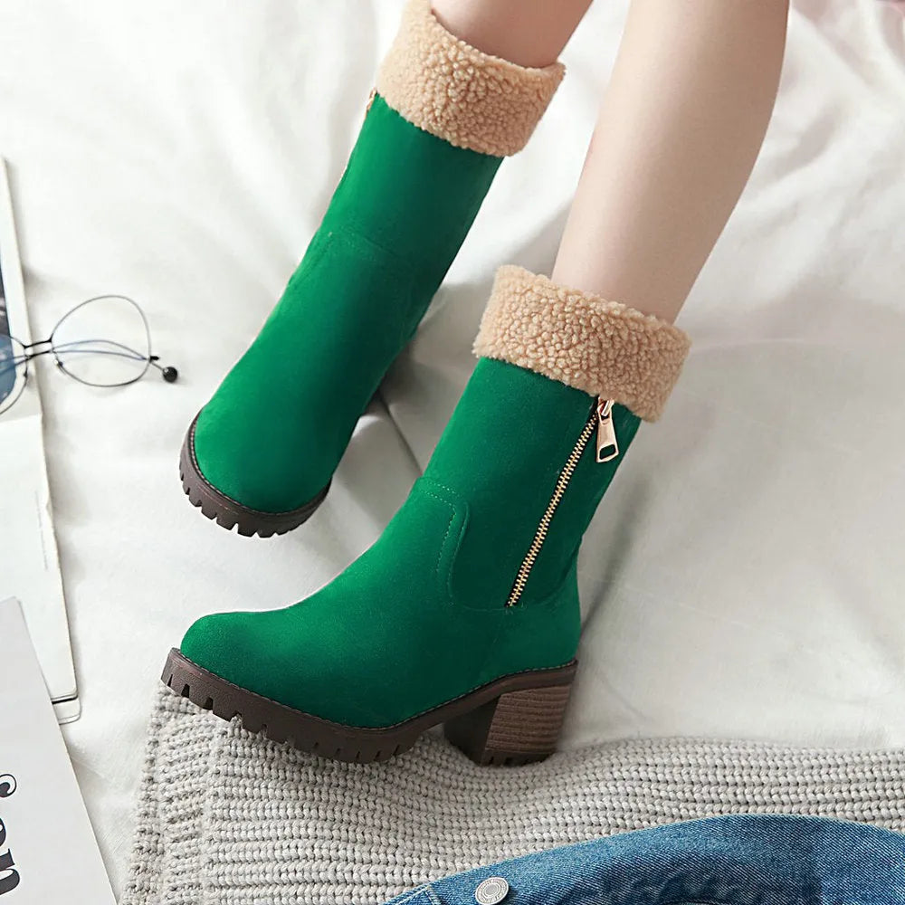 Women's snow boots with plush lining in black, grey, green, and orange colours