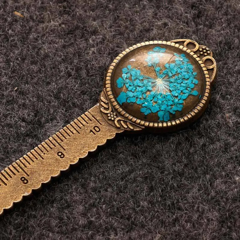 Handmade dried flower bookmark with pressed daffodils, clover and lace flowers, 12cm length classical design