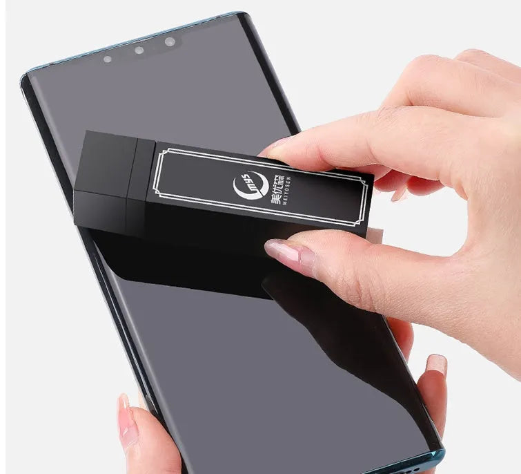 Disposable mobile phone screen cleaner kit with 40 antibacterial wipes in black packaging