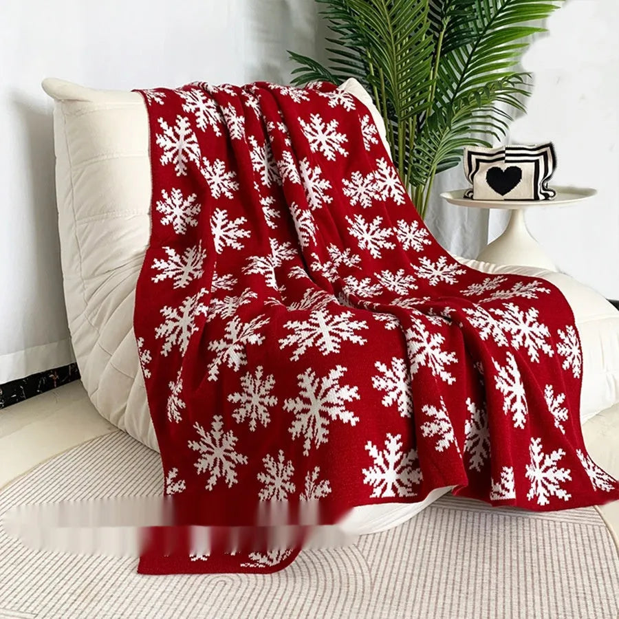 Christmas blanket with snowflake and reindeer patterns in acrylic material