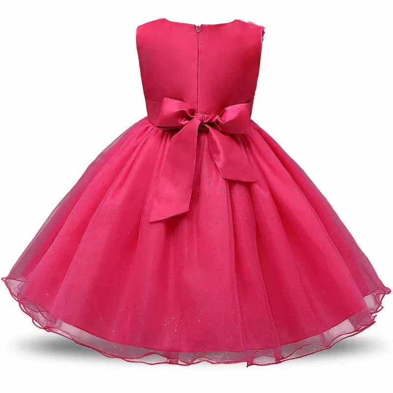 Girls princess flower dress in knee-length A-line style with floral pattern and bow decoration, sleeveless with O-neck collar