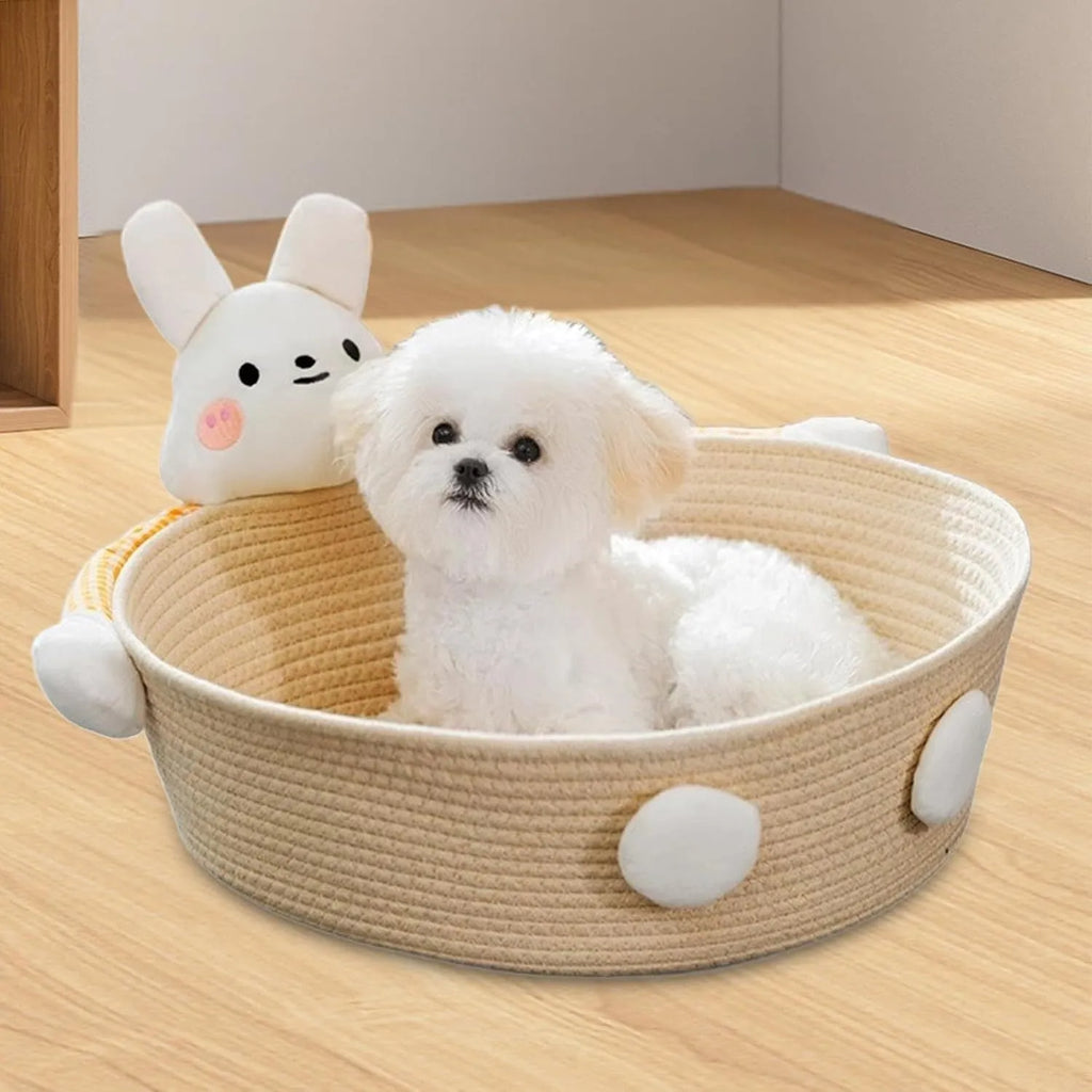 Woven cotton rope cat bed with integrated scratching surface in bear design