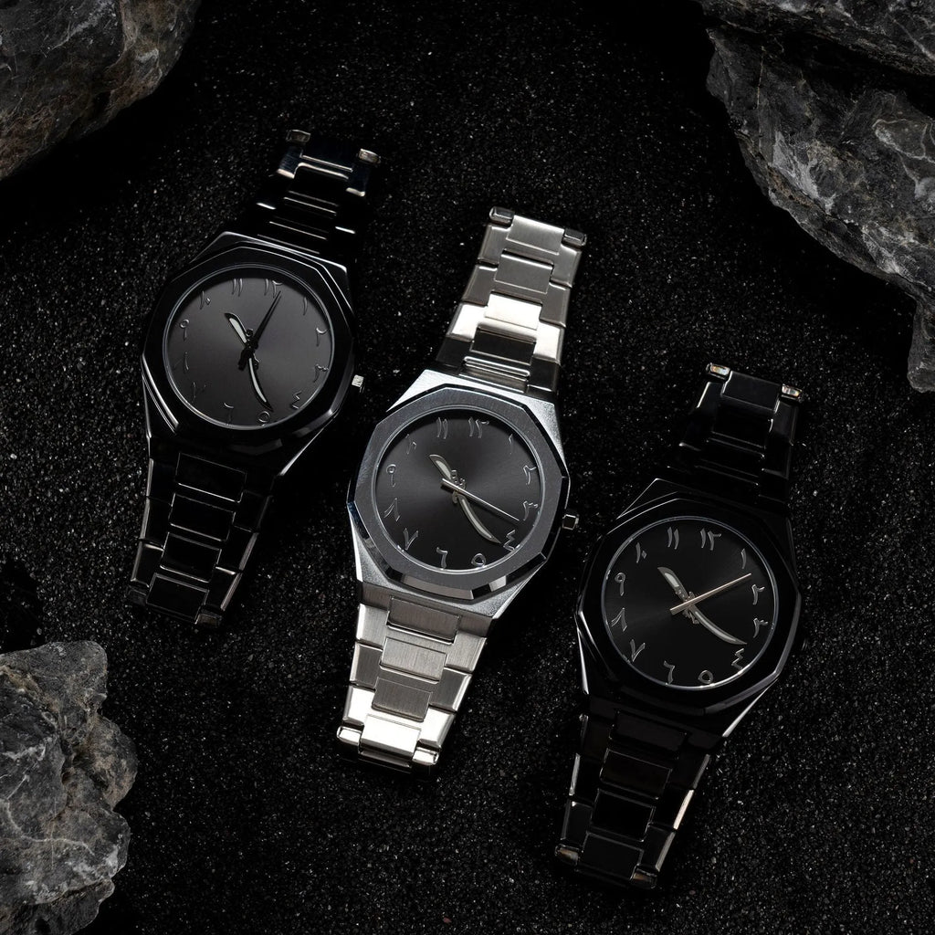 Men's business casual watch with steel strap and quartz display in black, silver, and scale colour options