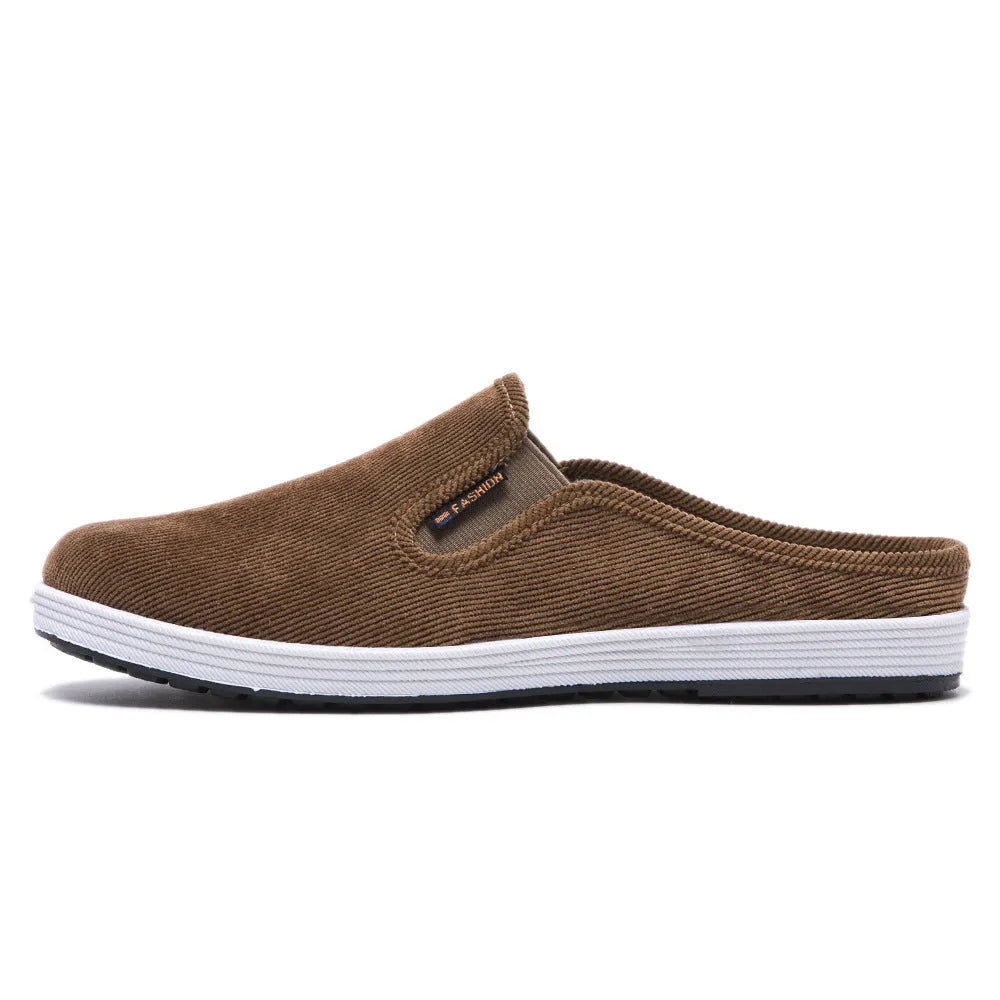 Men's casual slip-on sneakers in black with non-slip rubber sole and mesh lining