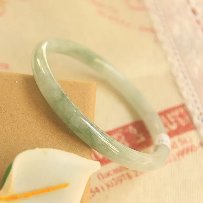 Green geometric Chinese-style student bracelet with manual craftsmanship and precise sizing options
