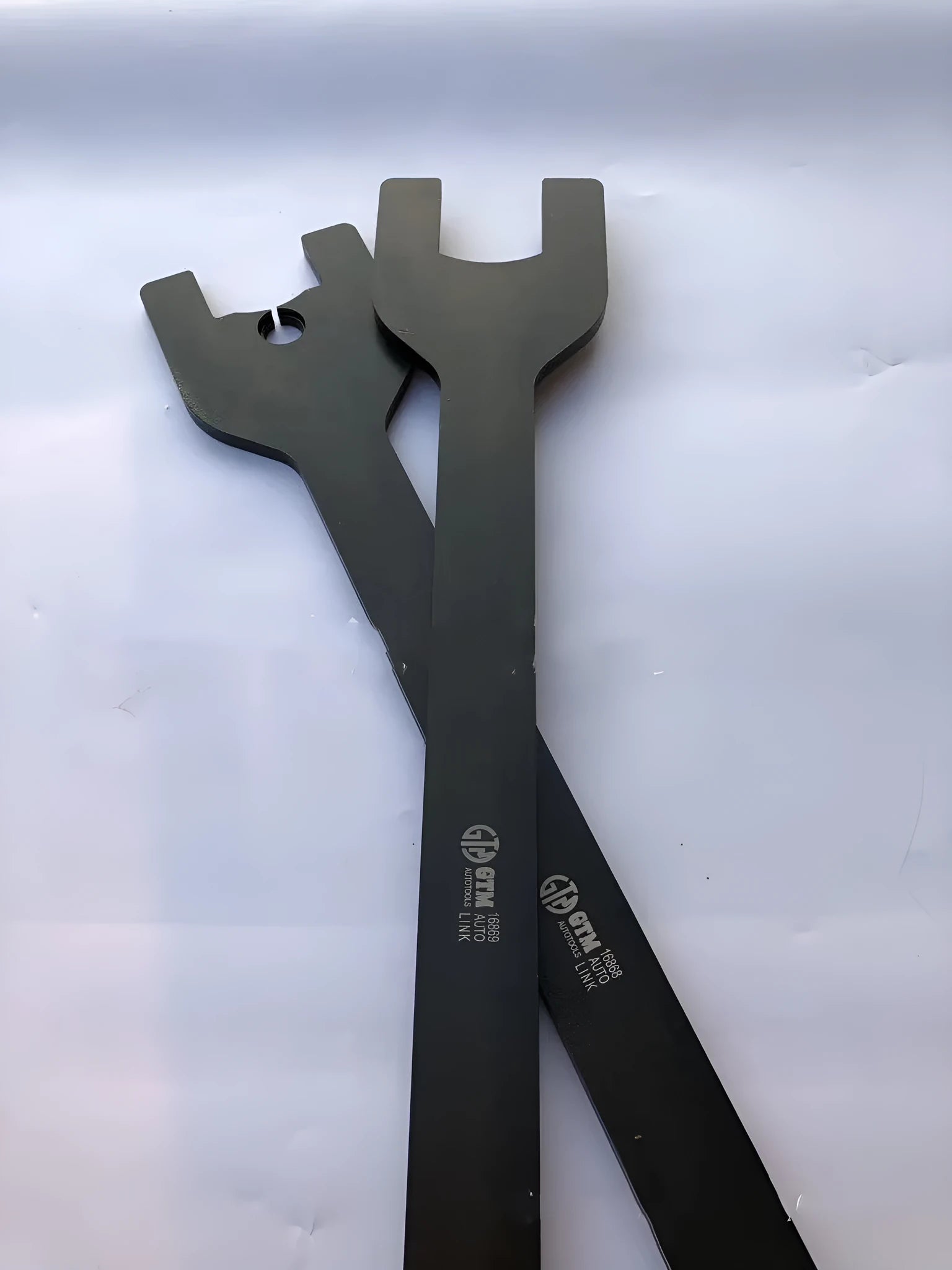 Land Rover fan wrench set with 36mm and 40mm alloy steel spanners for automotive repair.