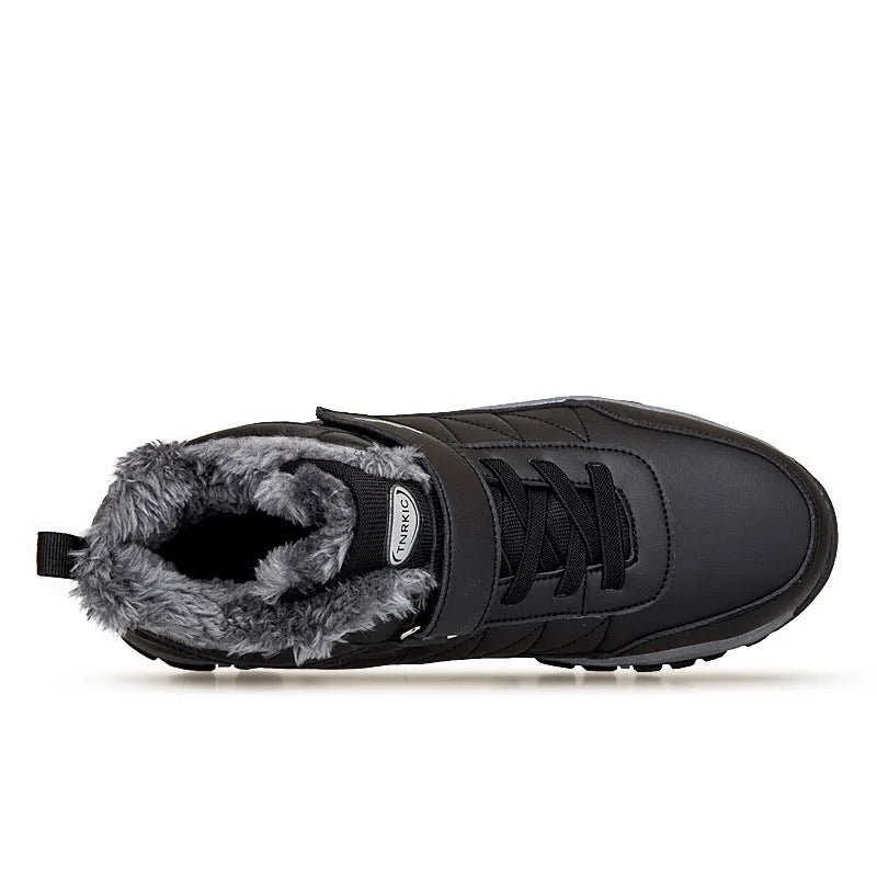Men's high-top hiking shoes in black, with lace-up closure and rubber sole on outdoor ground