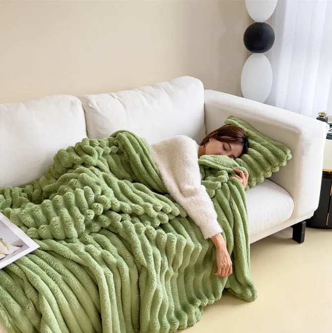 Soft Wind double-sided thickening faux rabbit fur blanket in a solid colour, shown in a heap to display texture.