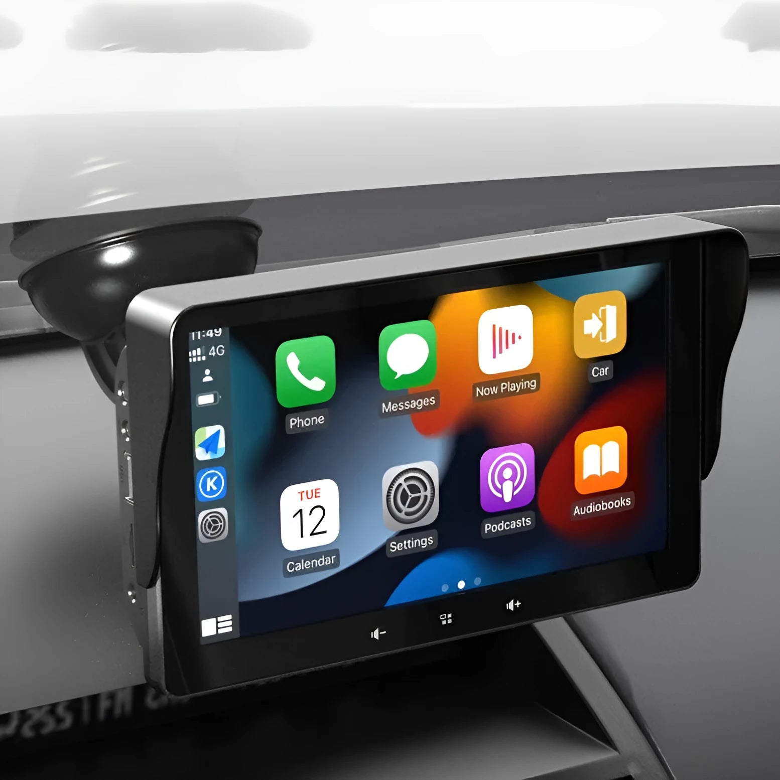 7 inch wireless CarPlay car display with astern video on windscreen mounting