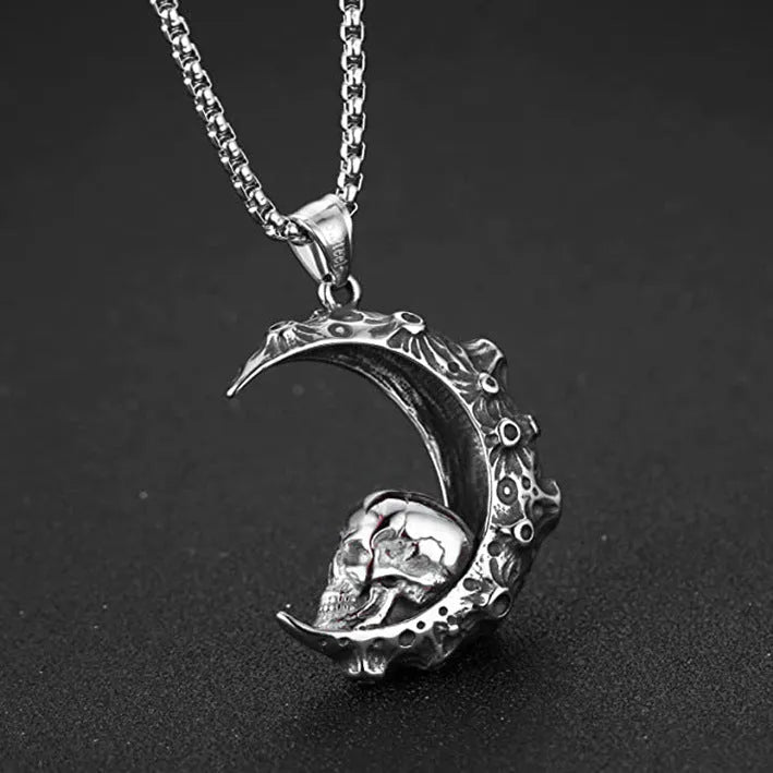 Men's silver skull necklace with detailed alloy pendant and matching chain