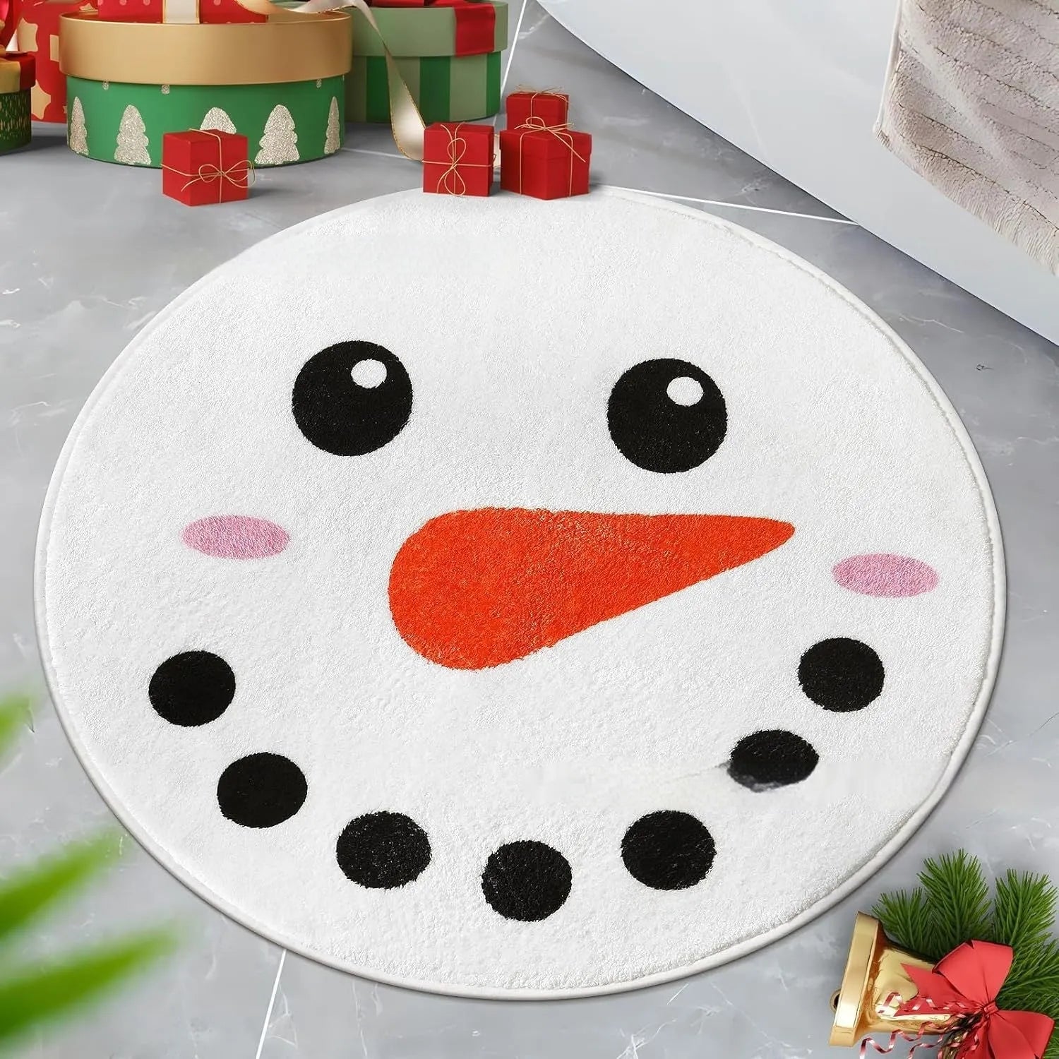 Christmas round polyester rug with festive printed design in soft cashmere-like texture