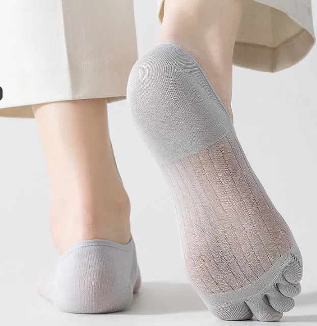 Modal five-finger boat socks in solid colours showing ultra-thin breathable construction