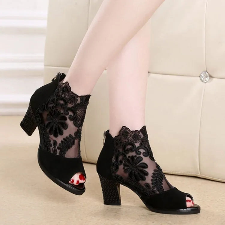 Lucyever women's black lace gladiator sandals with square heels and floral patterns