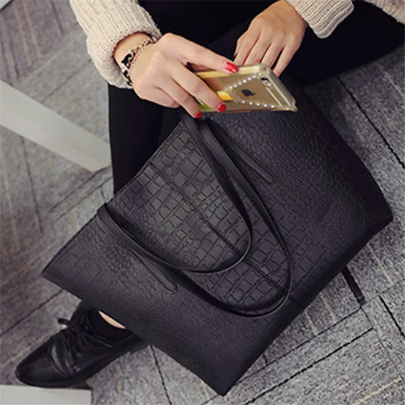 Shoulder bag handbag with European simple fashion design for spring summer 2021 in black or grey