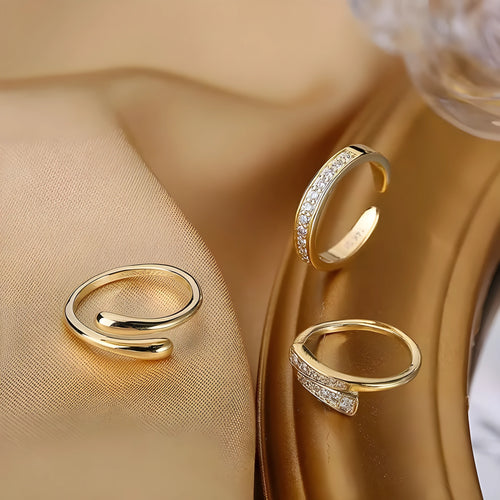 Geometric gold plated toe ring with a choice of diamond, flower, rhinestone or water drop design.