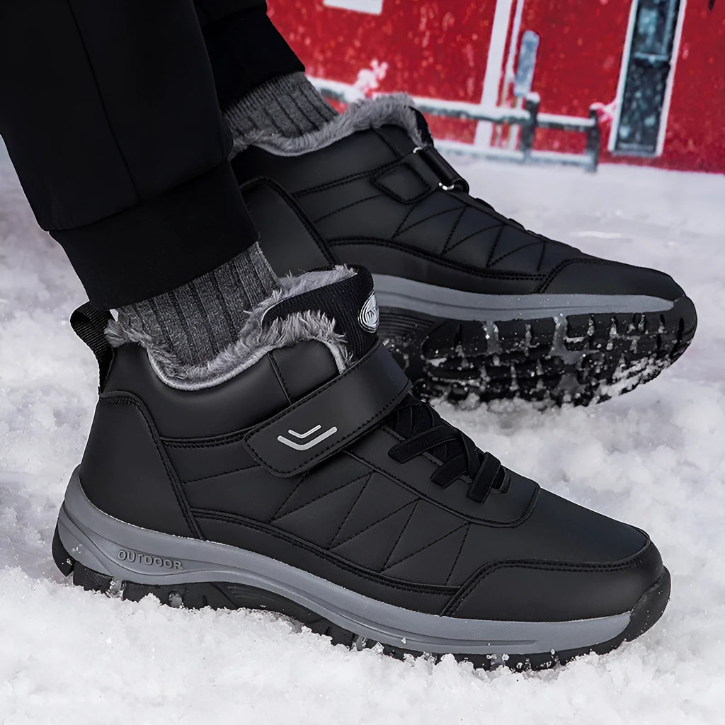 Men's high-top hiking shoes in black, with lace-up closure and rubber sole on outdoor ground
