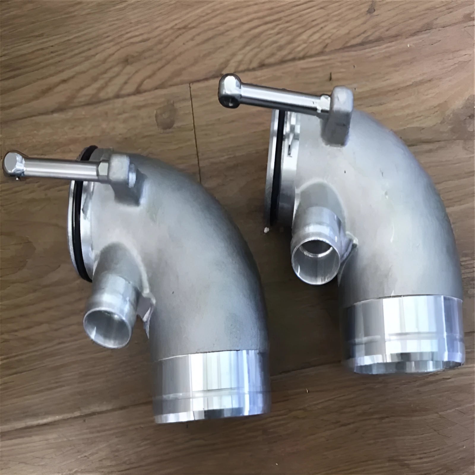 Aluminium alloy 90-degree turbo pipe elbow for lateral engine positioning