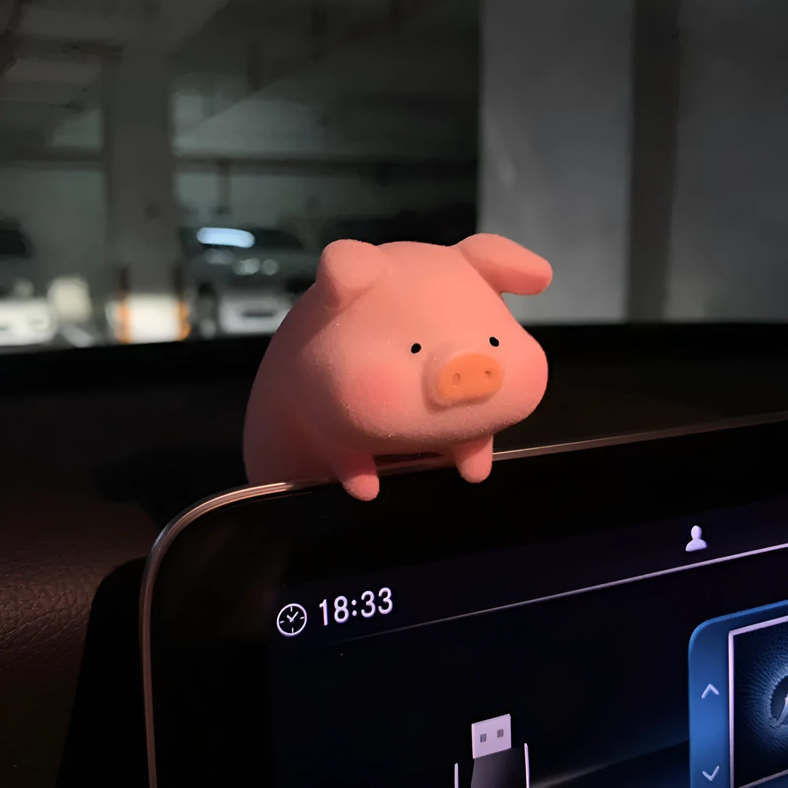 Resin cartoon pig figurine car dashboard ornament decoration