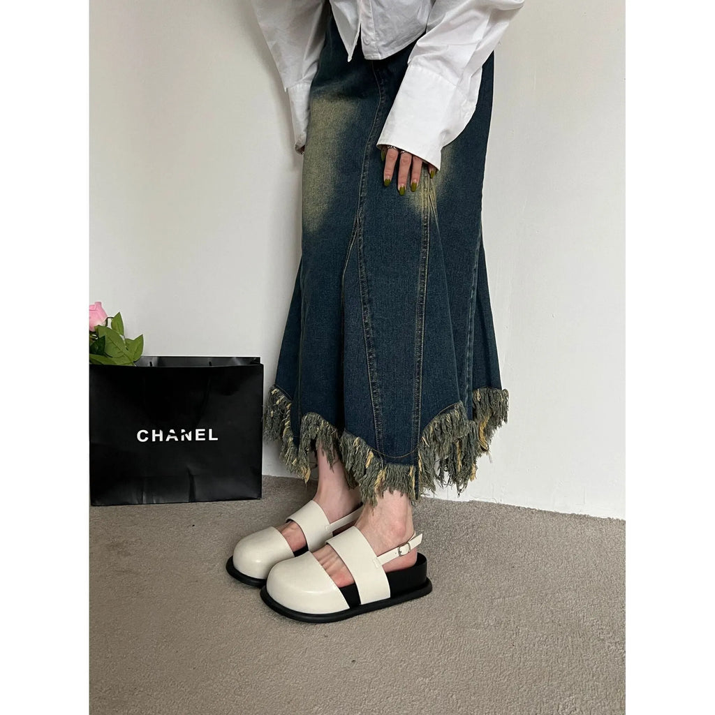 Retro sandals with adjustable ankle strap buckle in microfiber material, closed toe design