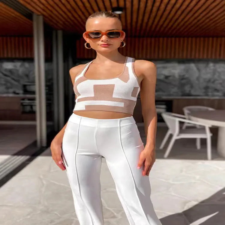 Women's slim-fit U-collar camisole top in a choice of five colours with an exposed midriff design.