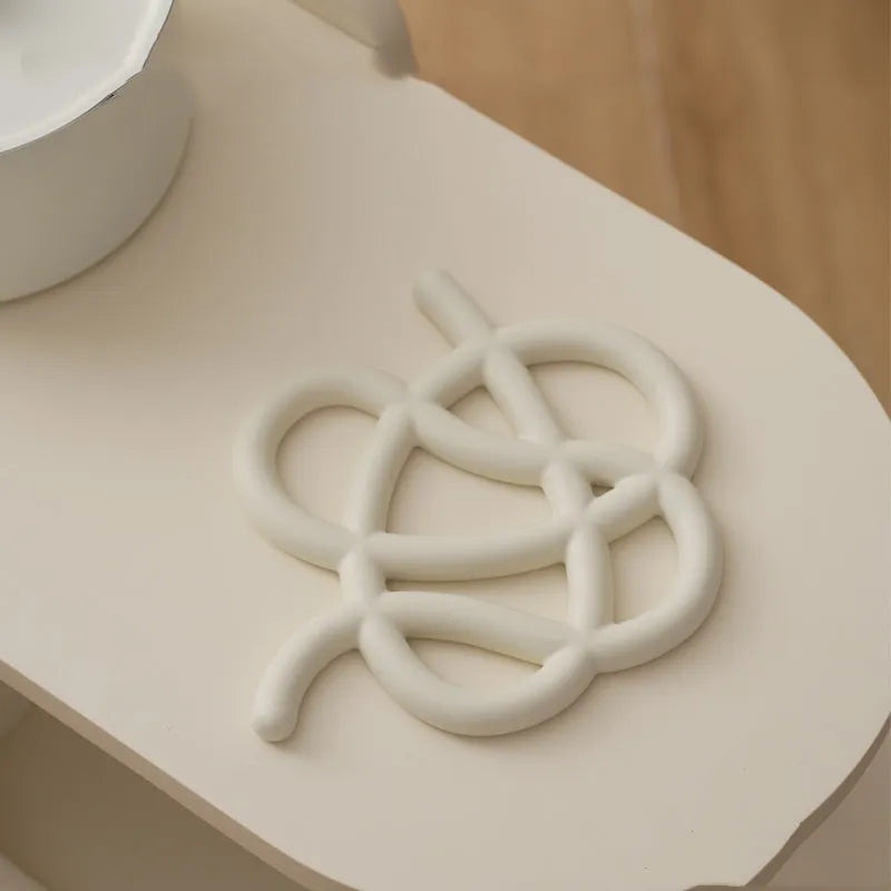Ceramic heat proof mat in modern simplicity design with irregular shape