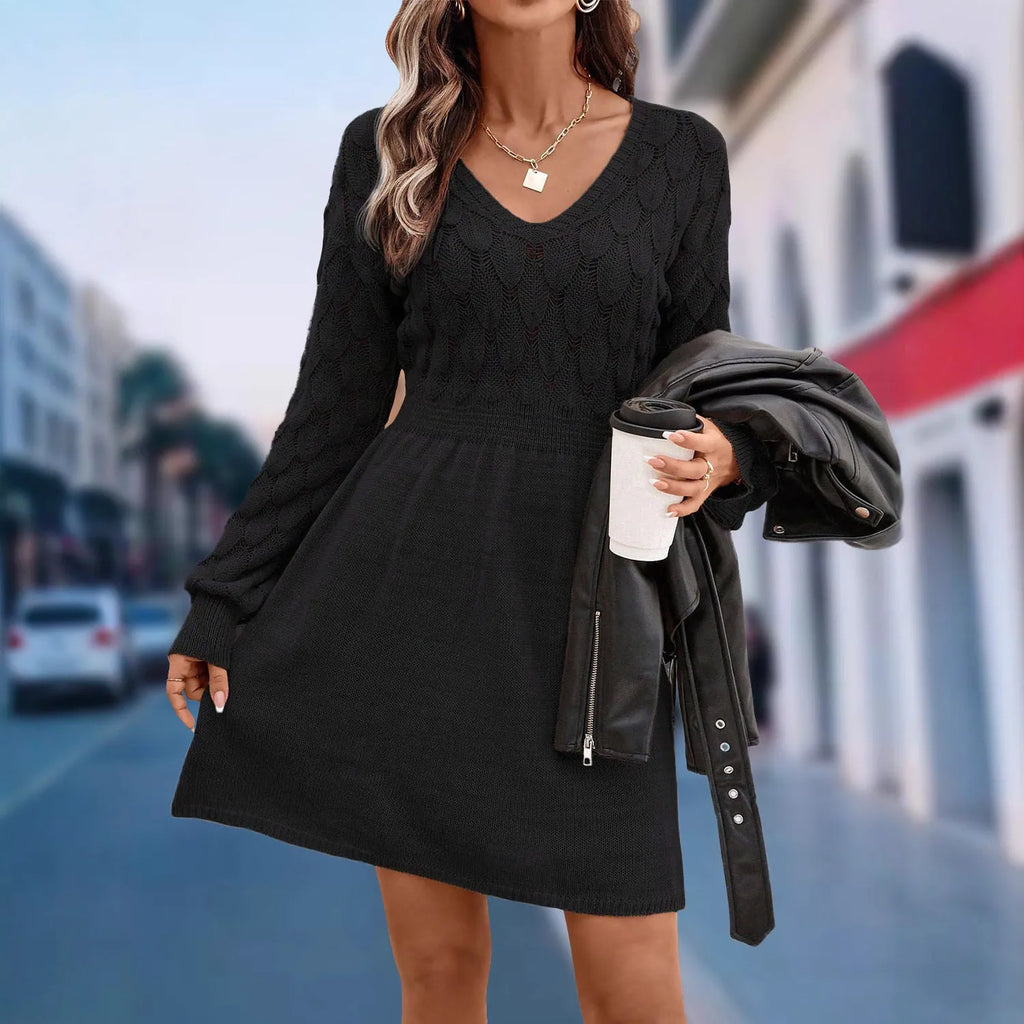 V-neck artistic beach dress with long sleeves and 3D pattern detail in acrylic fabric