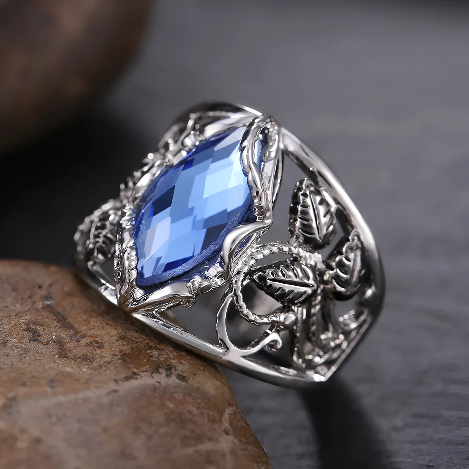 Horse eye-shaped blue crystal alloy ring for women showing geometry style with crystal inlay