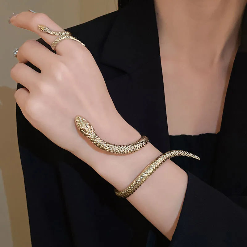 Exaggerated twisted winding simulated snake design ring bracelet 2-piece set in gold or silver