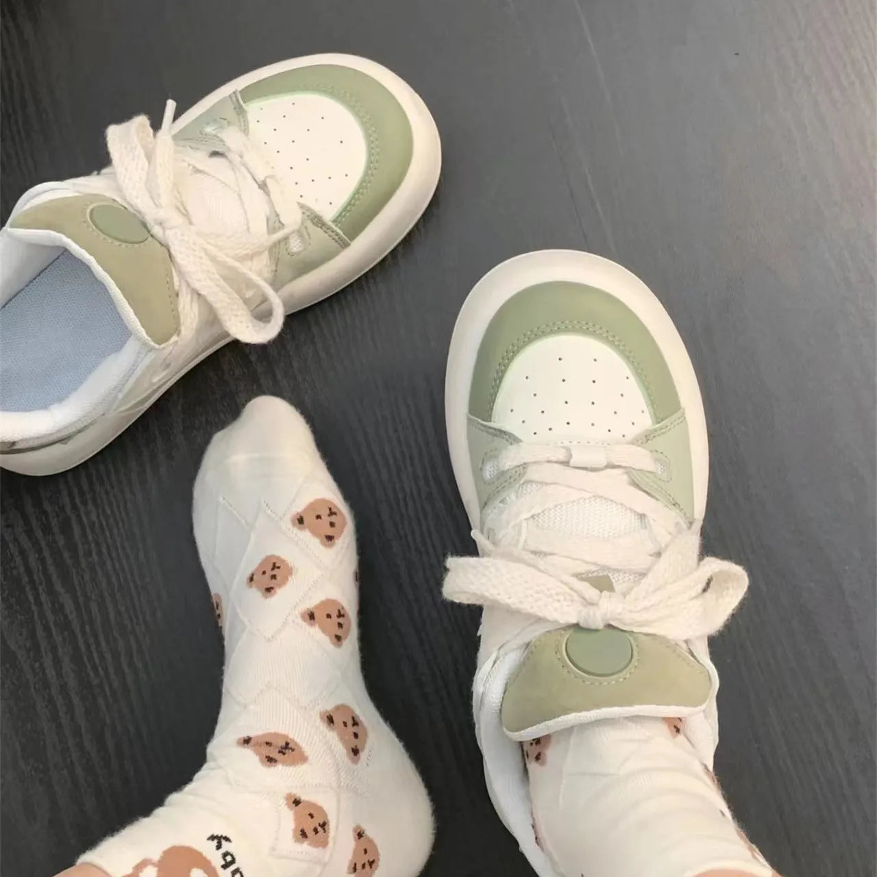 Green women's casual shoes with PU mesh upper, round toe, and flat non-slip sole.