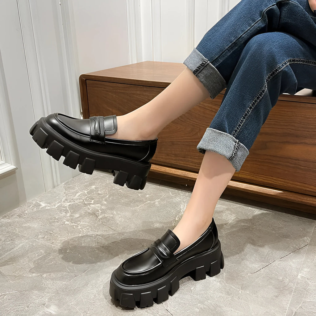 British style wide fit loafers in patent leather with rubber soles and shallow opening design
