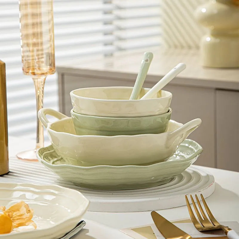 Solid colour ceramic dinnerware set with seven pieces in a minimalist Japanese style, presented in a box.