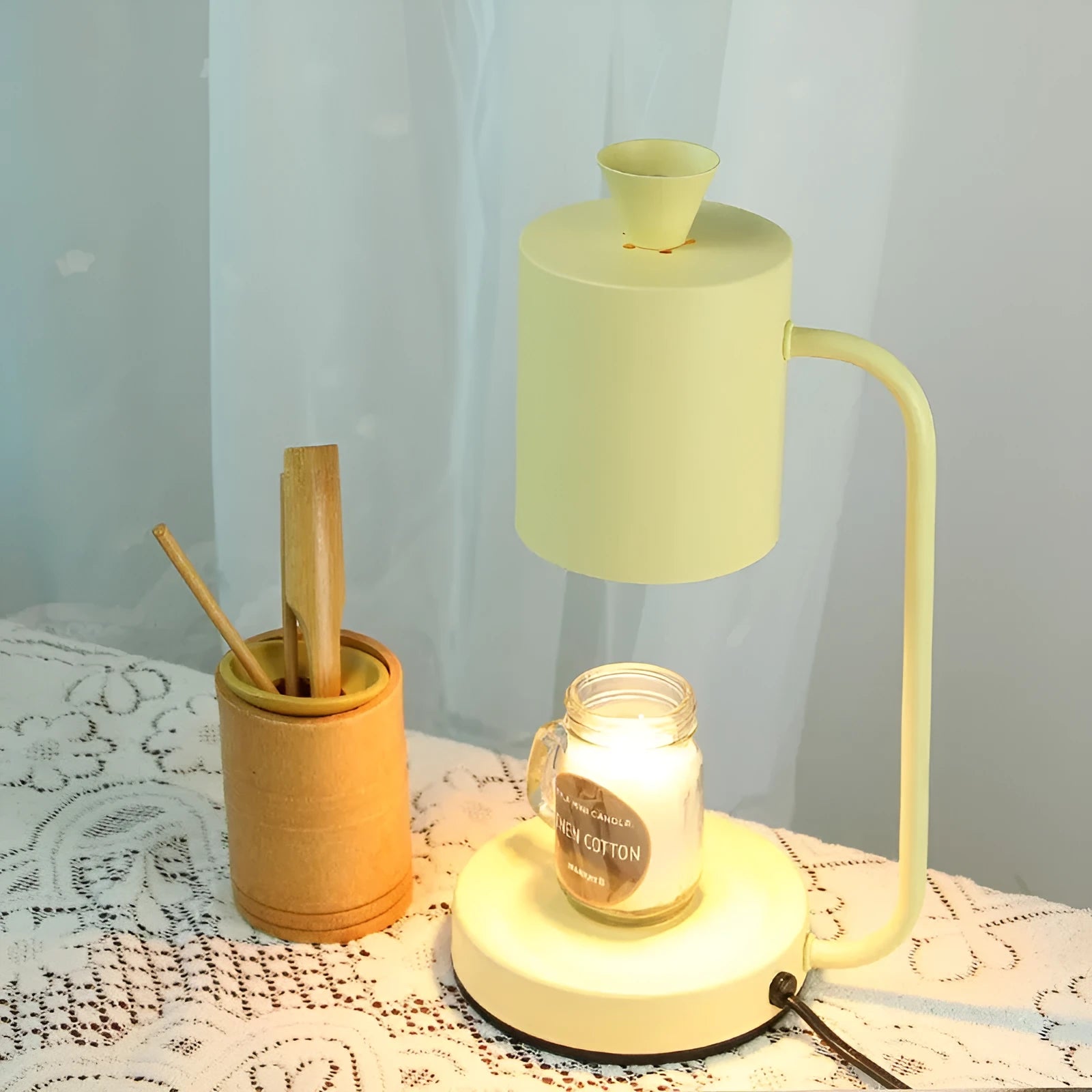 European-style aromatherapy wax melting lamp with metal holder and dimmer switch in white or yellow colour