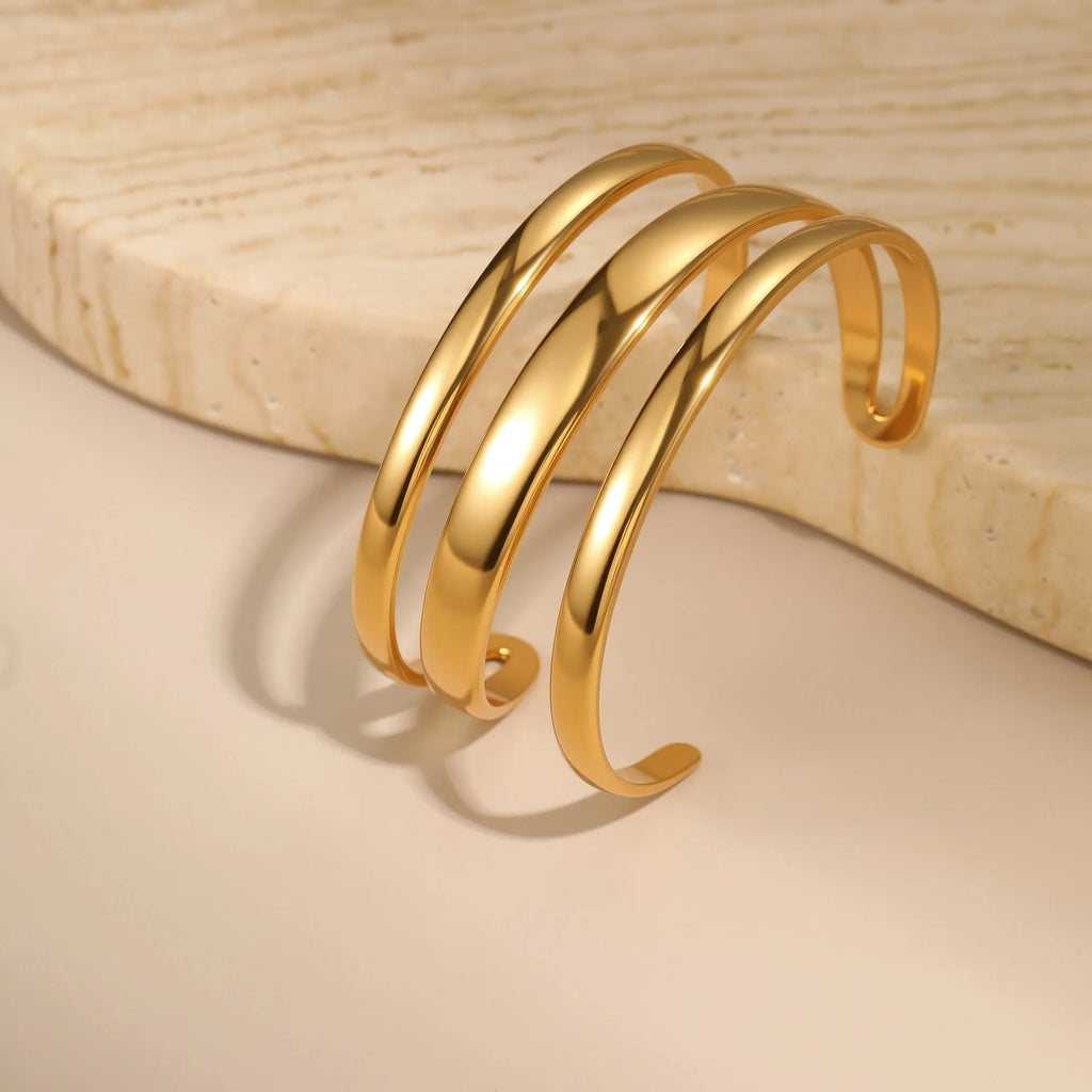 Women's stainless steel geometric bracelet with simple opening in gold or steel electroplated finish.