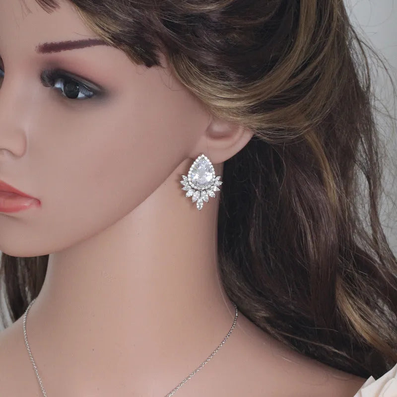 AAA jewellery chain set for bridal banquets in blue, red, and white colour options
