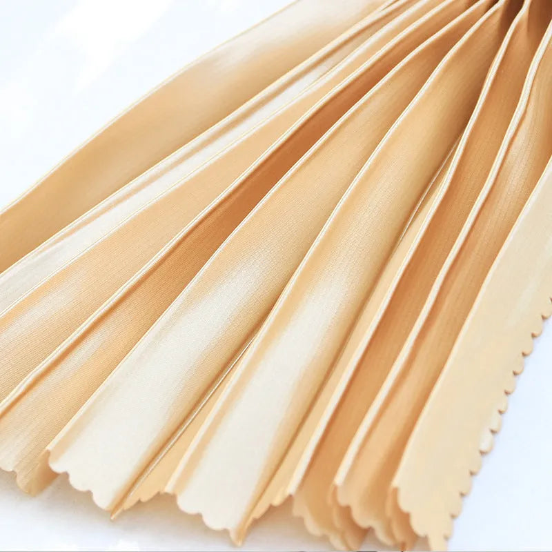 Auto-retractable roller shutter car sunshade curtain in thick opaque cloth.