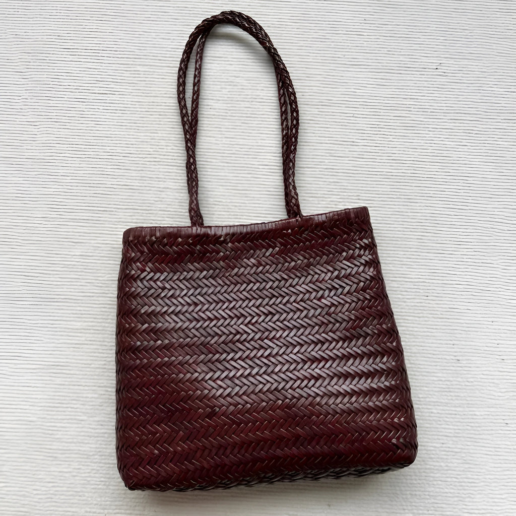 Brown woven leather tote bag with three-dimensional pockets measuring 27x30x6cm