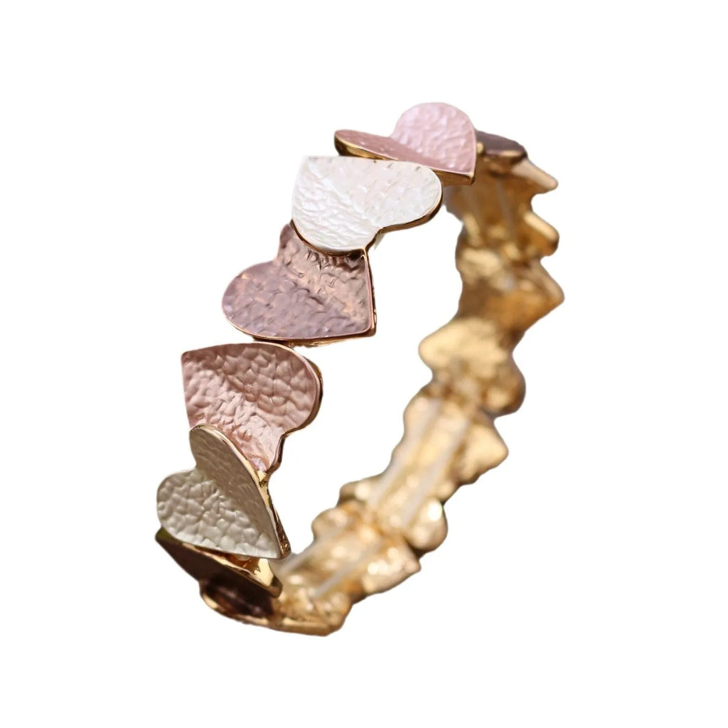 Heart-shaped alloy metal elastic bracelet with pink or blue colour options