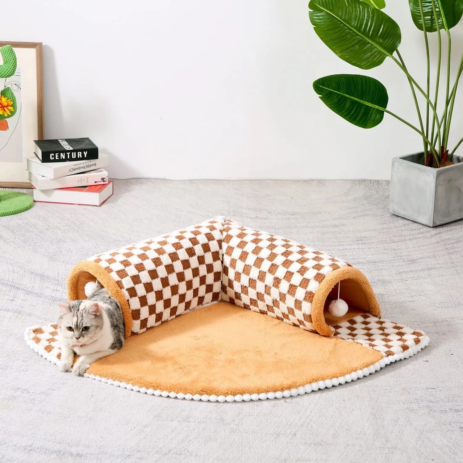 Fan-shaped plush pet bed tunnel for cats and dogs in 80x80x20cm size