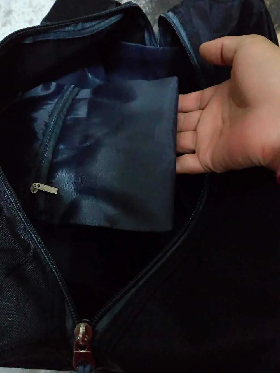 Nylon yoga and gym bag shown in medium and large sizes with colour options including black, blue, green, pink, purple and red.