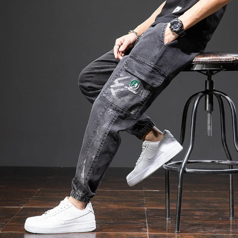 Men's loose cargo casual jeans in straight leg cut with micro elastic cotton fabric