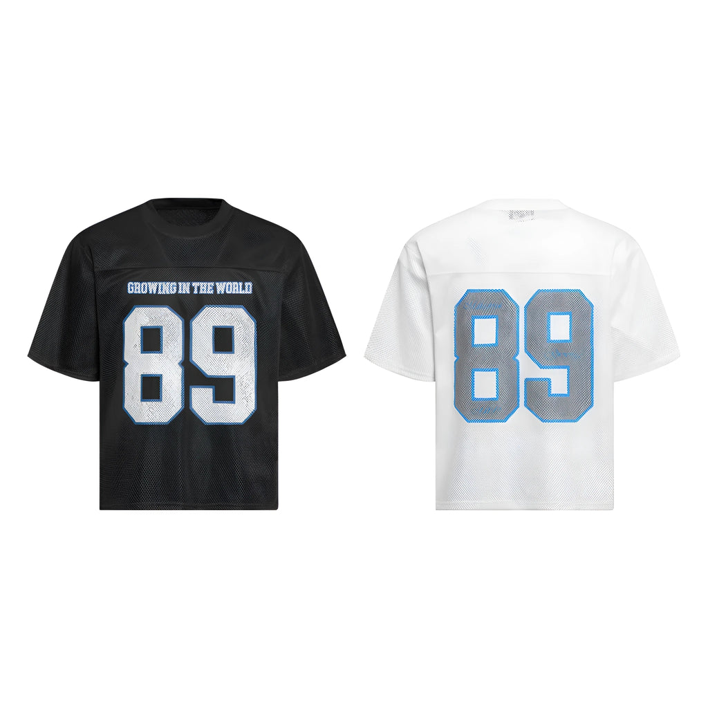 Loose-fit black and white t-shirt with alphanumeric printing, short sleeves, casual leisure wear