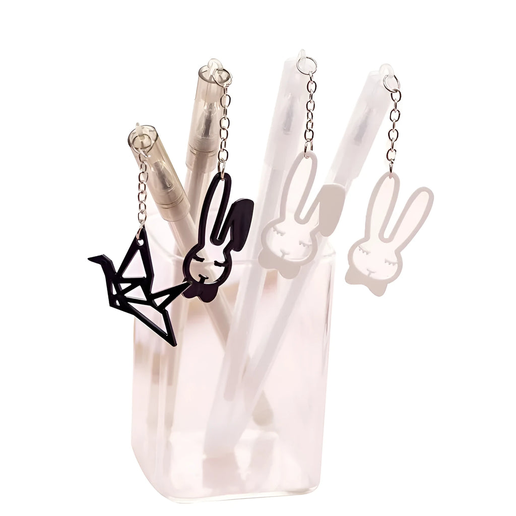 Gel pen with paper crane pendant charm showing 0.38mm tip and 17cm plastic barrel