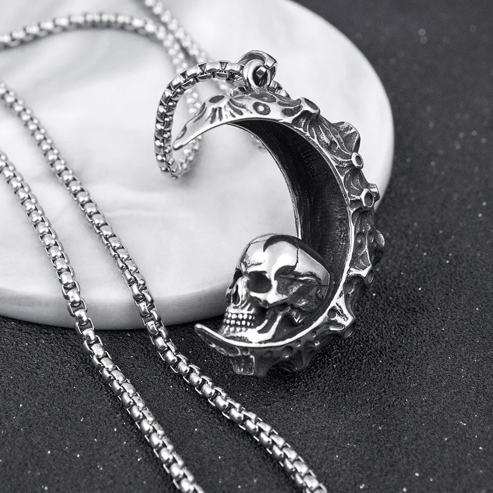 Men's silver skull necklace with detailed alloy pendant and matching chain