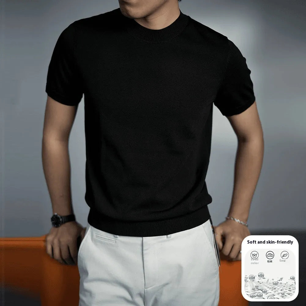 Men's non-ironing knitted T-shirt in a solid colour with round neck and short sleeves.