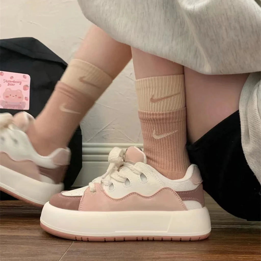Green women's casual shoes with PU mesh upper, round toe, and flat non-slip sole.
