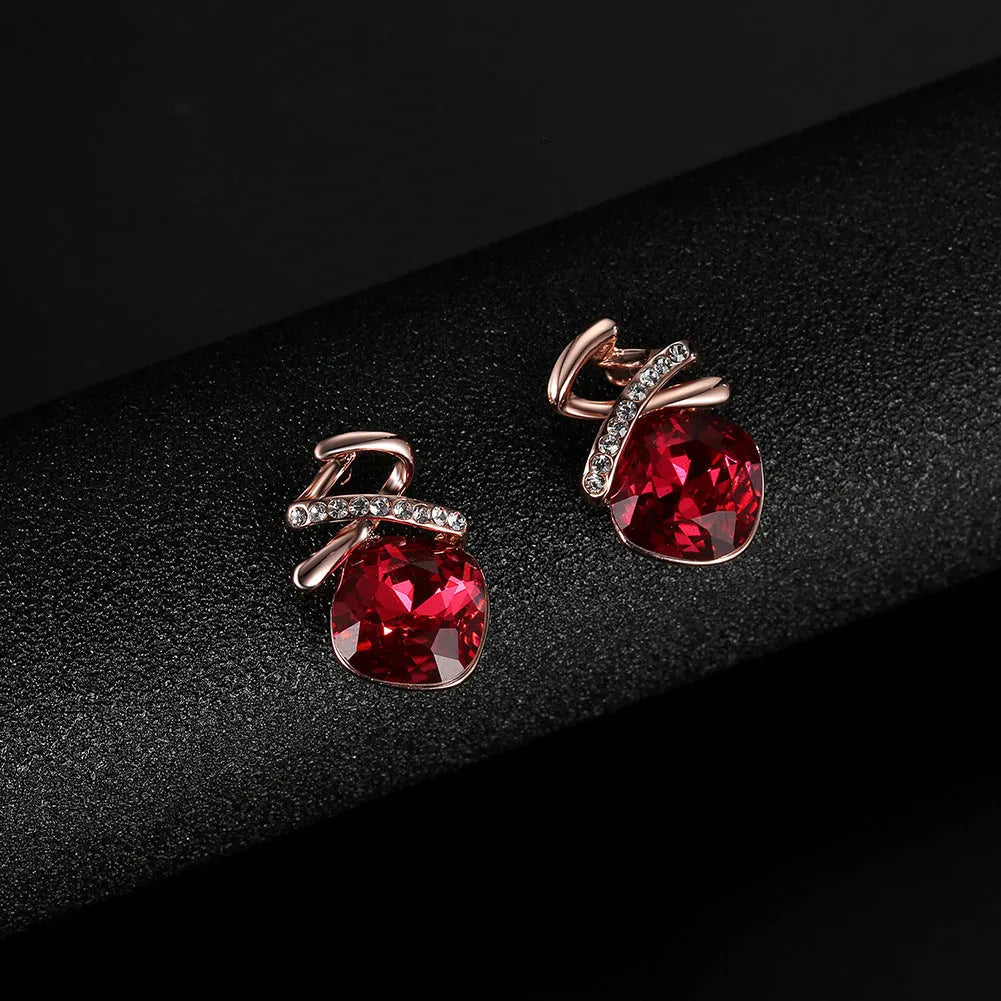 Women's bridal jewellery set with adjustable necklace and matching earrings