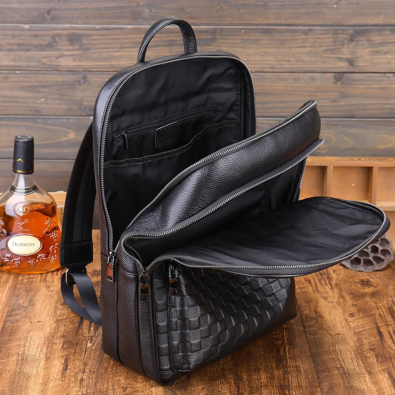 Genuine leather men's business travel bag black with contrast colour detail and airpillow straps