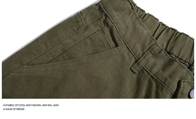 Casual workwear-style cropped wide-leg shorts in apricot colour with mid waist and micro-elastic fabric.
