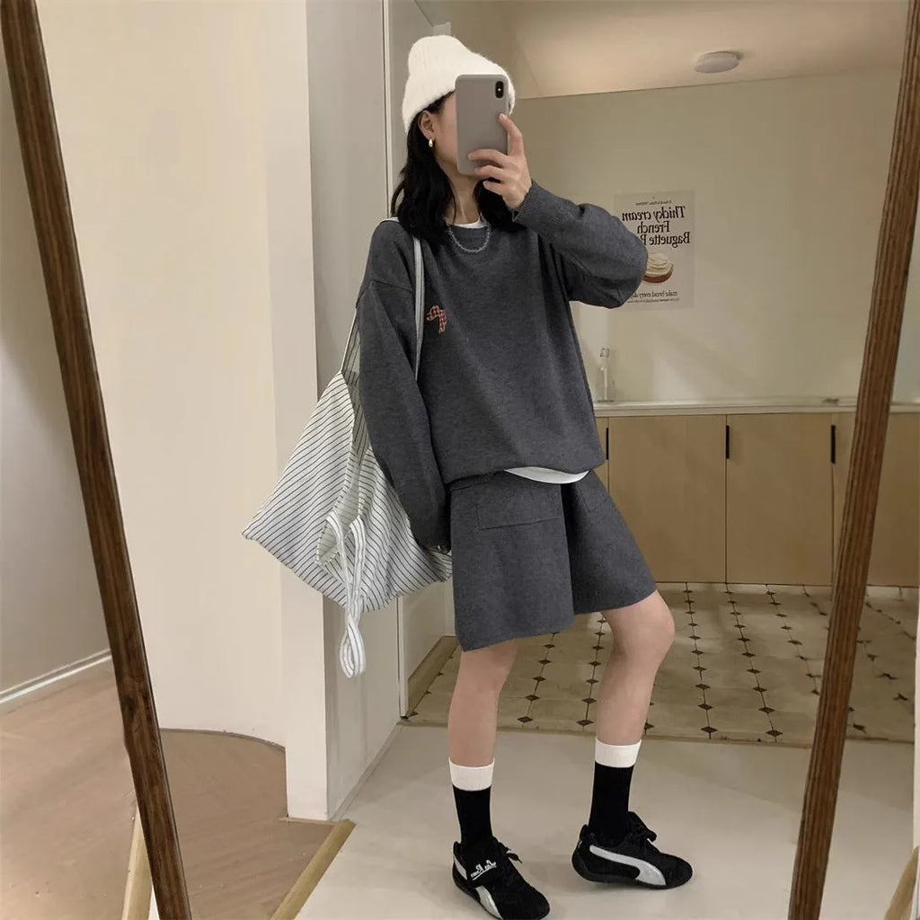 Casual sports knitted sweater shorts suit with animal embroidery pattern in imitation cashmere fabric